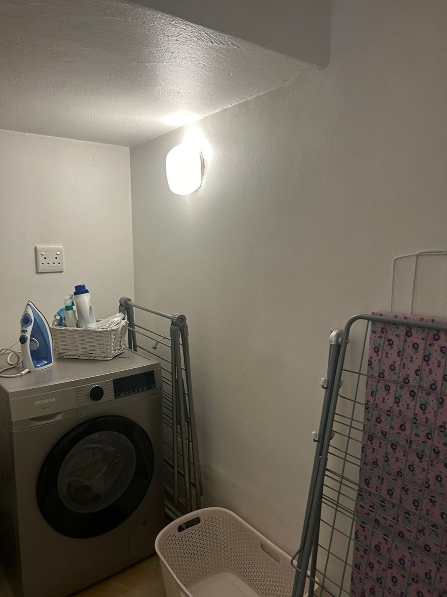 To Let 1 Bedroom Property for Rent in Rondebosch Western Cape